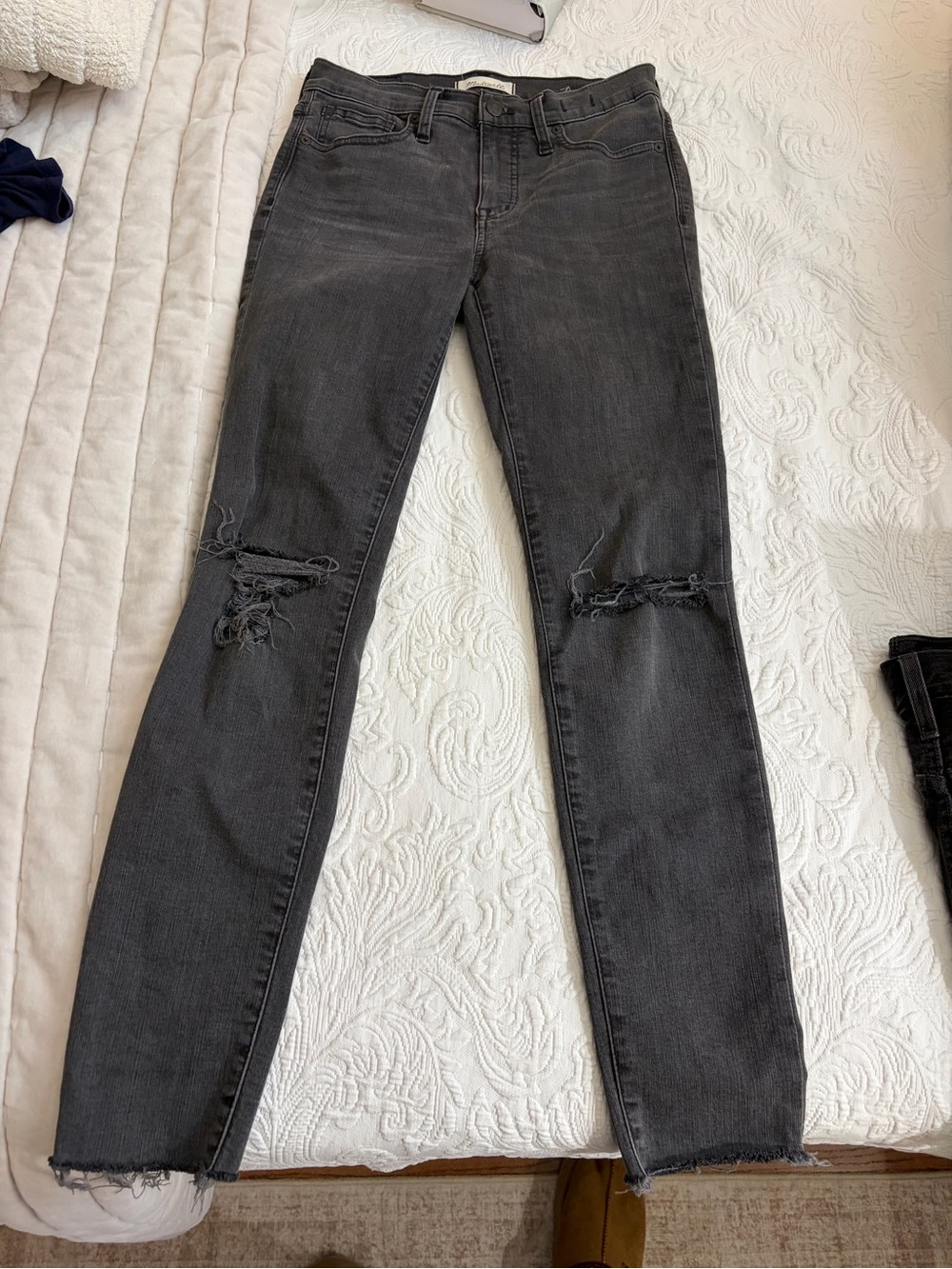 Madewell 26 Charcoal Distressed Skinny Jeans